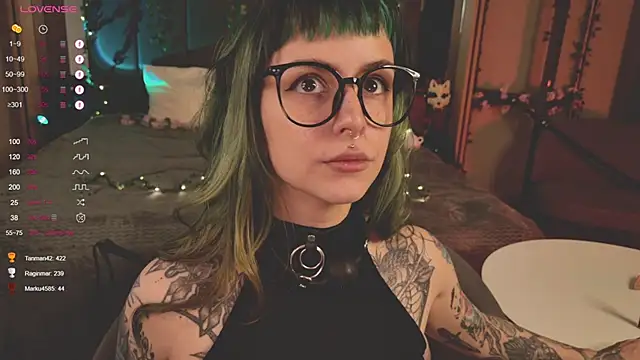 Snapshot of MichaellaMoon chatting on February 19, 6:00 pm MichaellaMoon online show from February 19, 6:00 pm