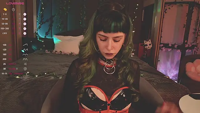 Snapshot of MichaellaMoon chatting on February 20, 2:24 pm MichaellaMoon online show from February 20, 2:24 pm