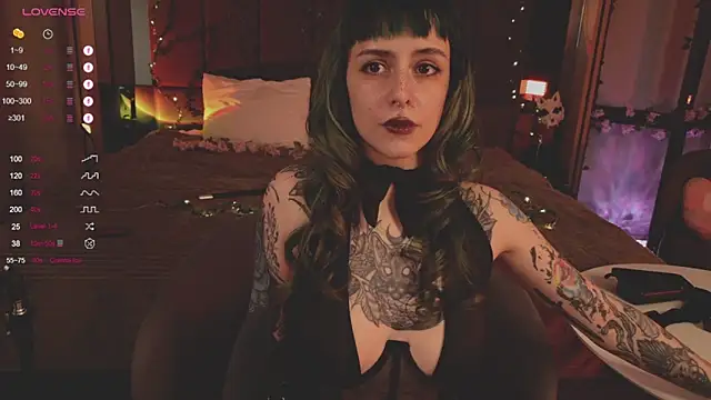 Snapshot of MichaellaMoon chatting on February 21, 4:05 pm MichaellaMoon online show from February 21, 4:05 pm