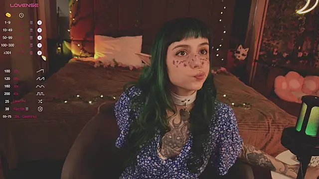 Snapshot of MichaellaMoon chatting on February 26, 12:36 pm MichaellaMoon online show from February 26, 12:36 pm