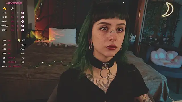 Snapshot of MichaellaMoon chatting on February 27, 11:52 am MichaellaMoon online show from February 27, 11:52 am