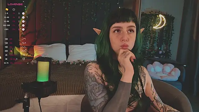 Snapshot of MichaellaMoon chatting on February 28, 6:21 am MichaellaMoon online show from February 28, 6:21 am