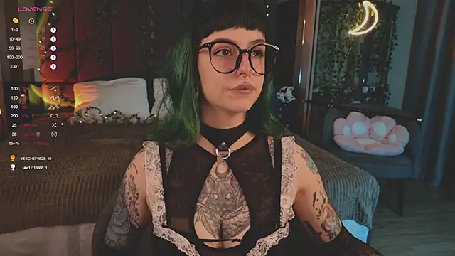 Snapshot of MichaellaMoon chatting on March 1, 3:16 pm MichaellaMoon online show from March 1, 3:16 pm