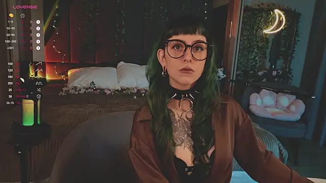 Snapshot of MichaellaMoon chatting on March 7, 3:49 pm MichaellaMoon online show from March 7, 3:49 pm