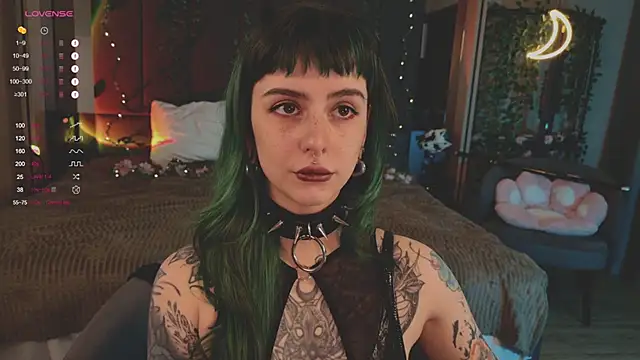 Snapshot of MichaellaMoon chatting on March 8, 12:09 pm MichaellaMoon online show from March 8, 12:09 pm