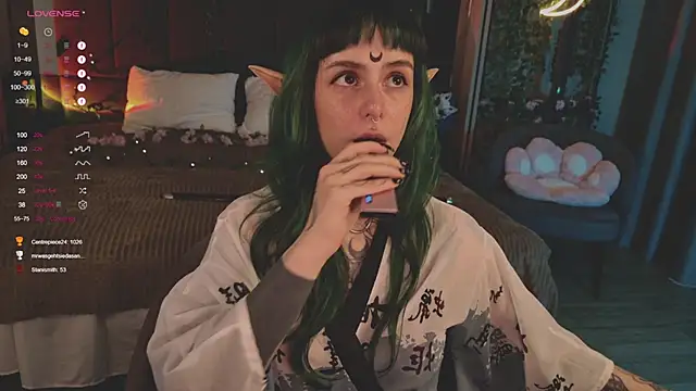 Snapshot of MichaellaMoon chatting on March 9, 11:25 am MichaellaMoon online show from March 9, 11:25 am