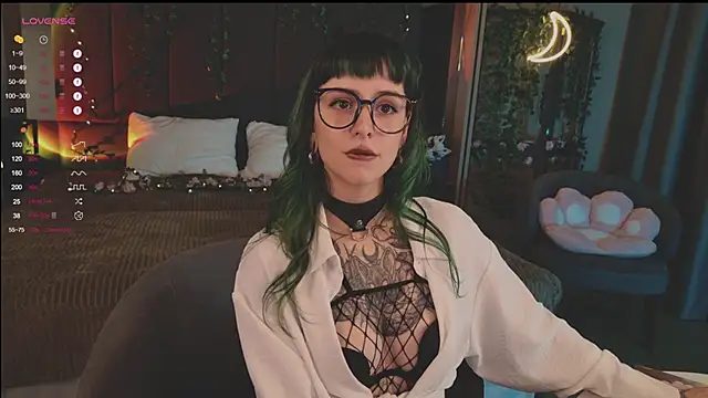 Snapshot of MichaellaMoon chatting on March 14, 6:07 pm MichaellaMoon online show from March 14, 6:07 pm