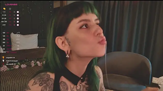 Snapshot of MichaellaMoon chatting on March 16, 1:38 pm MichaellaMoon online show from March 16, 1:38 pm