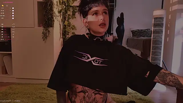 Snapshot of MichaellaMoon chatting on September 9, 12:15 pm MichaellaMoon online show from September 9, 12:15 pm