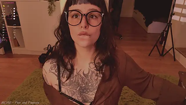 Snapshot of MichaellaMoon chatting on September 27, 6:57 pm MichaellaMoon online show from September 27, 6:57 pm