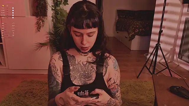 Snapshot of MichaellaMoon chatting on October 3, 6:38 pm MichaellaMoon online show from October 3, 6:38 pm