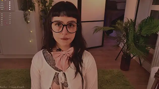 Snapshot of MichaellaMoon chatting on November 13, 4:39 pm MichaellaMoon online show from November 13, 4:39 pm