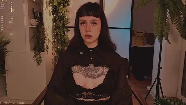 Snapshot of MichaellaMoon chatting on November 24, 3:56 pm MichaellaMoon online show from November 24, 3:56 pm