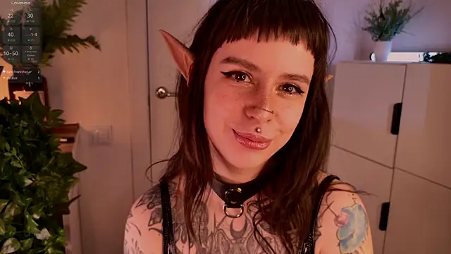 MichaellaMoon online show from April 16, 5:36 pm