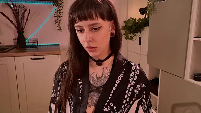 MichaellaMoon online show from May 31, 5:20 pm
