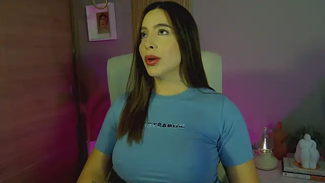 Snapshot of Alessia-miller_ chatting on December 21, 12:09 am Alessia-miller online show from December 21, 12:09 am