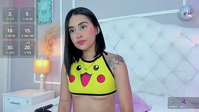 Snapshot of serena_jeyms chatting on October 3, 7:55 pm serena jeyms online show from October 3, 7:55 pm