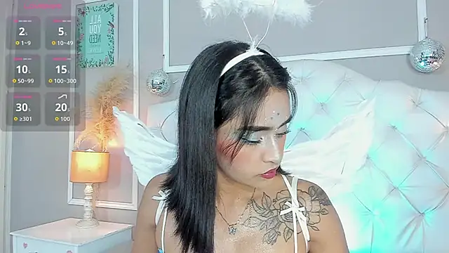 Snapshot of serena_jeyms chatting on October 31, 8:32 pm serena jeyms online show from October 31, 8:32 pm