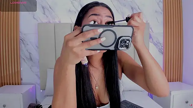 Iris Thompson  online show from February 3, 3:37 am