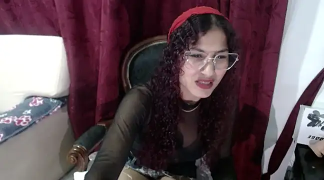 Snapshot of Cattleya1618 chatting on December 19, 3:40 am Cattleya1618 online show from December 19, 3:40 am