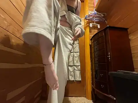 Snapshot of gingerbabe18 chatting on January 2, 11:06 pm gingerbabe18 online show from January 2, 11:06 pm