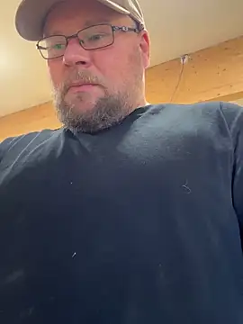 Snapshot of Thenakedjoiner1 chatting on February 22, 3:32 pm Thenakedjoiner1 online show from February 22, 3:32 pm