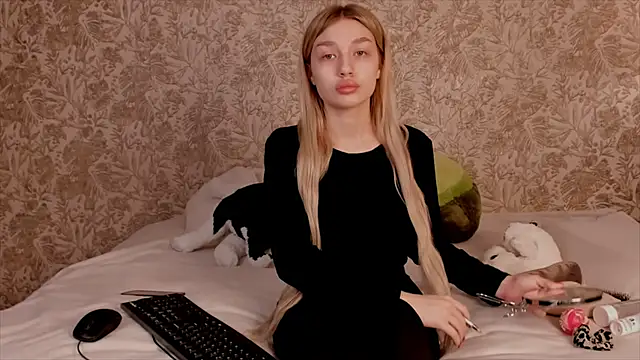 Snapshot of Ella_Milla chatting on March 11, 7:15 am Ella Milla online show from March 11, 7:15 am