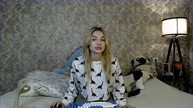 Snapshot of Ella_Milla chatting on September 15, 2:06 pm Ella Milla online show from September 15, 2:06 pm