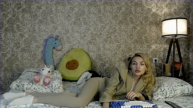 Snapshot of Ella_Milla chatting on September 24, 11:57 am Ella Milla online show from September 24, 11:57 am