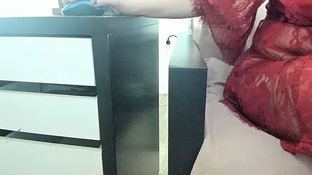 MendiPetite online show from February 20, 9:26 pm