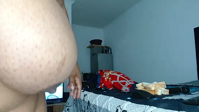 Hugetittiesxx2 online show from January 19, 4:27 am