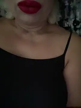 Snapshot of luna_14 chatting on October 9, 10:24 am luna 14 online show from October 9, 10:24 am