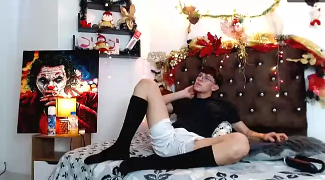 Snapshot of flowers18 chatting on December 29, 8:58 pm flowers18 online show from December 29, 8:58 pm