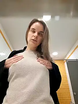 Snapshot of RaonXO chatting on December 4, 6:28 pm RaonXO online show from December 4, 6:28 pm