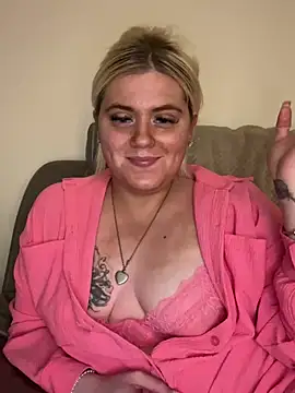 Snapshot of Blondiee3088 chatting on January 8, 12:49 am Blondiee3088 online show from January 8, 12:49 am