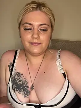 Snapshot of Blondiee3088 chatting on February 23, 5:18 pm Blondiee3088 online show from February 23, 5:18 pm