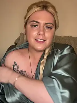 Snapshot of Blondiee3088 chatting on February 25, 11:44 pm Blondiee3088 online show from February 25, 11:44 pm