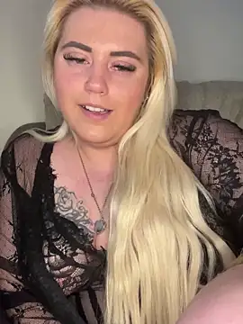 Snapshot of Blondiee3088 chatting on March 7, 4:00 pm Blondiee3088 online show from March 7, 4:00 pm