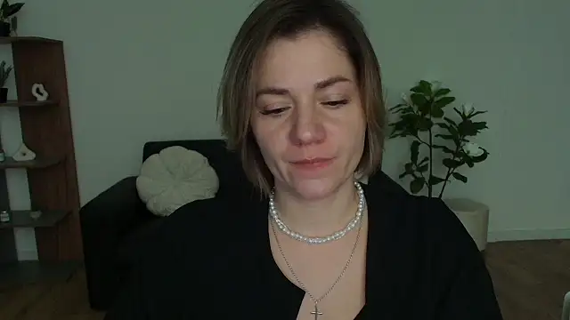 Snapshot of MariaSttone chatting on December 4, 3:54 pm MariaSttone online show from December 4, 3:54 pm