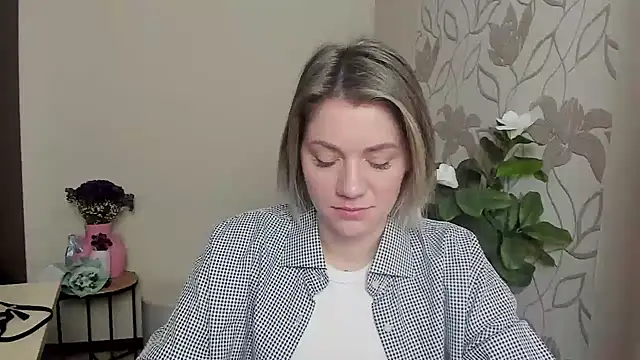 Snapshot of MariaSttone chatting on March 15, 8:15 am MariaSttone online show from March 15, 8:15 am