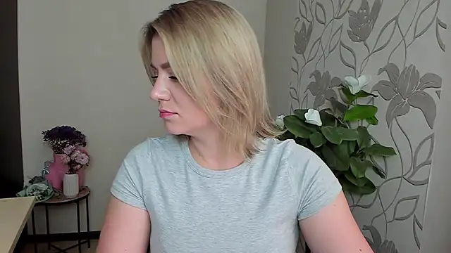 Snapshot of MariaSttone chatting on September 14, 12:59 pm MariaSttone online show from September 14, 12:59 pm