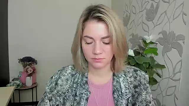 Snapshot of MariaSttone chatting on September 24, 9:23 am MariaSttone online show from September 24, 9:23 am