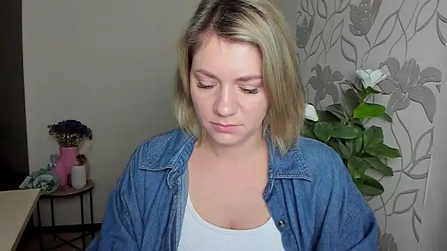 Snapshot of MariaSttone chatting on October 8, 10:24 am MariaSttone online show from October 8, 10:24 am
