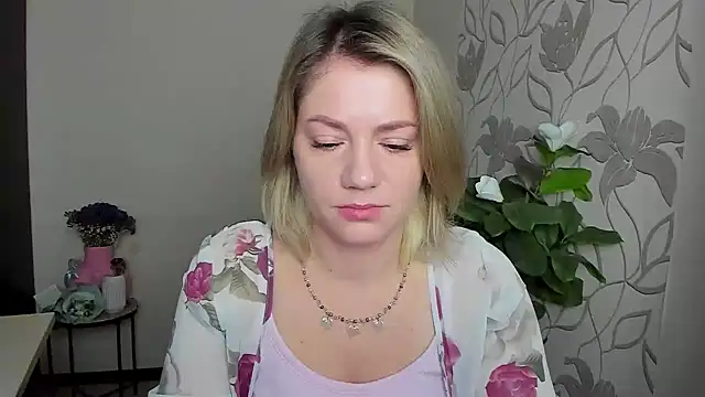 Snapshot of MariaSttone chatting on October 10, 8:57 am MariaSttone online show from October 10, 8:57 am