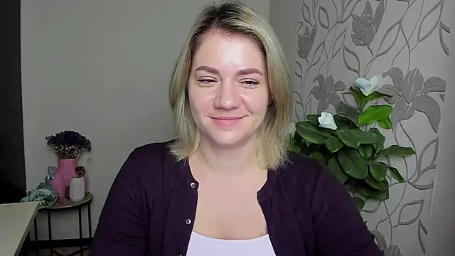 Snapshot of MariaSttone chatting on October 13, 3:45 pm MariaSttone online show from October 13, 3:45 pm
