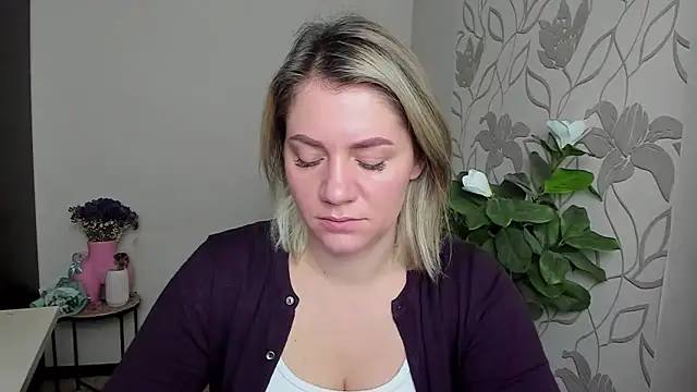 Snapshot of MariaSttone chatting on October 14, 10:49 am MariaSttone online show from October 14, 10:49 am