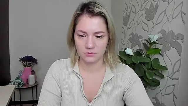 Snapshot of MariaSttone chatting on October 15, 9:20 am MariaSttone online show from October 15, 9:20 am