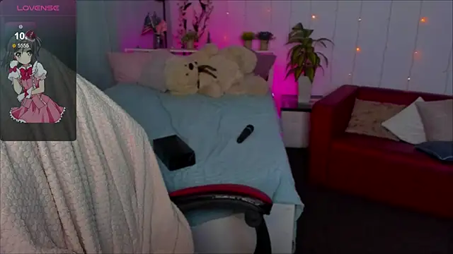 Snapshot of Makima_lee chatting on December 8, 7:32 pm Makima lee online show from December 8, 7:32 pm