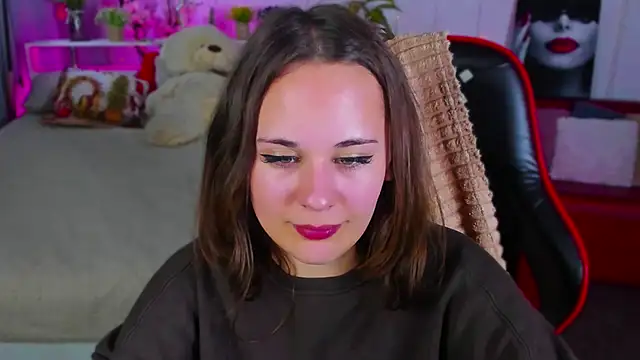 Snapshot of Makima_lee chatting on February 21, 7:43 pm Makima lee online show from February 21, 7:43 pm