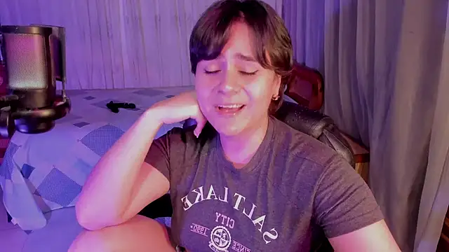 isabelacooperr online show from May 18, 8:42 am